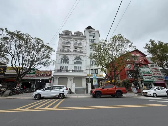 Bán nhà mặt tiền Phù Đổng Thiên Vương mới tinh giá 56 tỷDiện tích :216m2 đã hoàn công