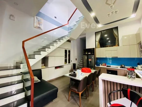 Một căn Biệt Thự 1 trệt 2 lầu