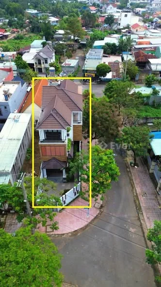 Một căn Biệt Thự 1 trệt 2 lầu