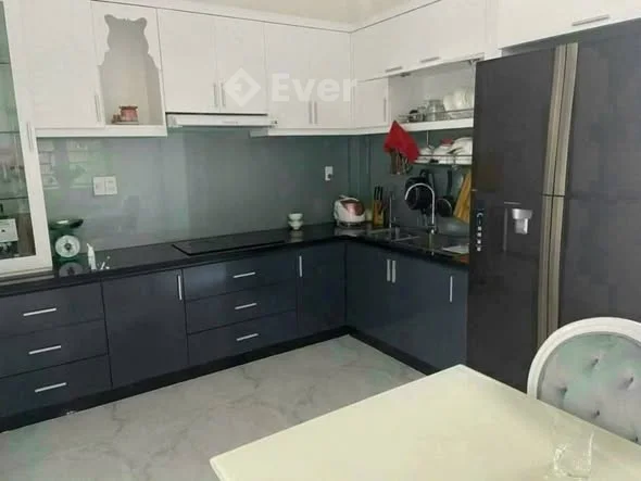 . Giảm 200tr còn 4,79 tỷ - Cho thuê 10tr/tháng - Hẻm 8m trước nhà.