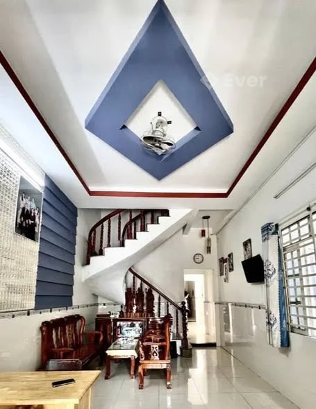 Xe hơi đậu trong nhà, Nguyễn Tư Giản 60m2, 4 tầng, giá 6.65 tỷ.Kêt cấu: 4x 15m , 4 tầng, 4PN 3Wc