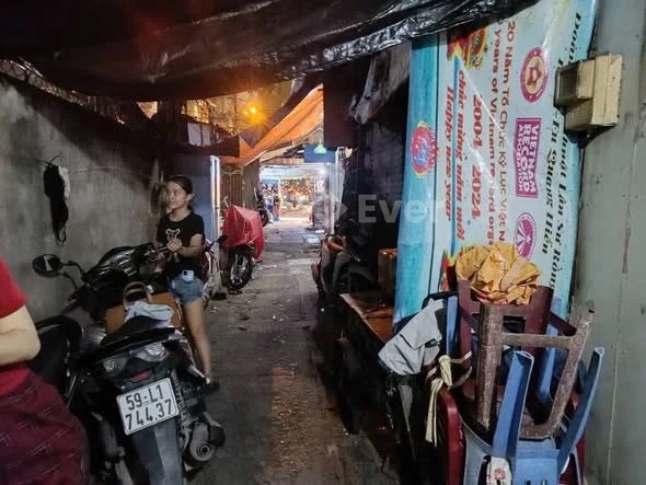 Kế bên cầu Chà Và, Quận 8, 2 tầng, 26m2, SHR.Chính chủ chào 2.1 tỷ