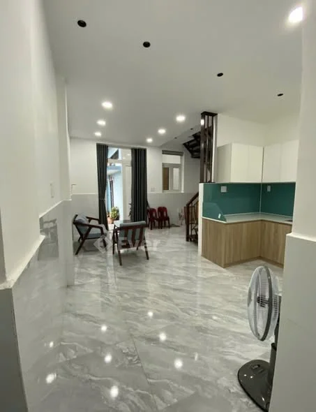 Nhỉnh 5 Tỷ nhà mới trung tâm Q10, Sư Vạn Hạnh - DT 3,8 x 10M - 1 trệt, 1 lầu, 3PN, 2WC