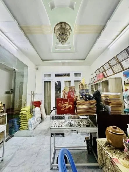 Chỉ: 5.6 tỉ NHÀ 3 TẦNG - HẺM XE TẢI HỒ HỌC LÃM - NGANG KHỦNG 5.6MDT: 5.6m x 18m