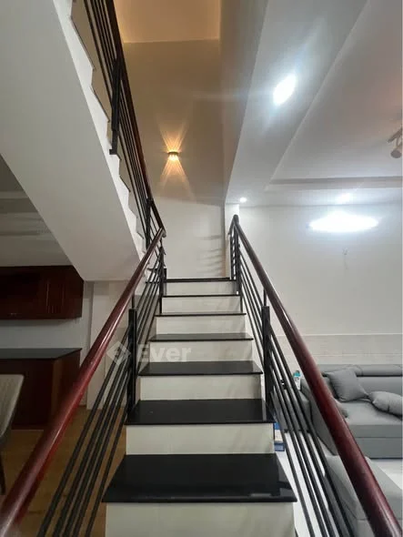 Nhà 1 Trệt 1 Lầu : 3PN 2WC, Phòng khách, Bếp, Sân để xe - tặng Full nội thất.