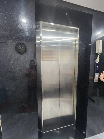 B.Á.N : Hà Huy Giáp p An Phú Đông q12Dt: (4,5x20m) 5tầng 5pn 4wc sân thượng trước sau