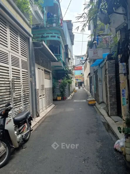 - BÁN NHÀ NGUYỄN KIỆM F2 PHÚ NHUẬN-Nhà : 1 trệt. 1 lửng. 3 lầu. 1 sân thượng. 6 phòng ngủ. 6 WC