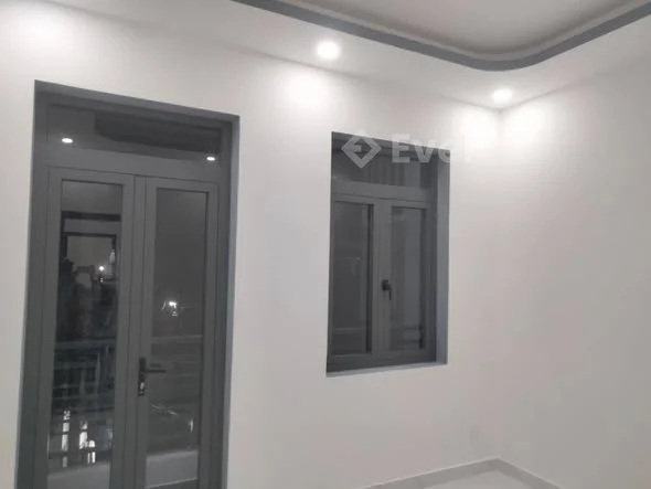 NHÀ MỚI ĐẸP 02 LẦU, NỘI THẤT ĐẦY ĐỦ DỌN VÀO Ở NGAY, HẺM XE HƠI, SÁT MEGA QUẬN 12