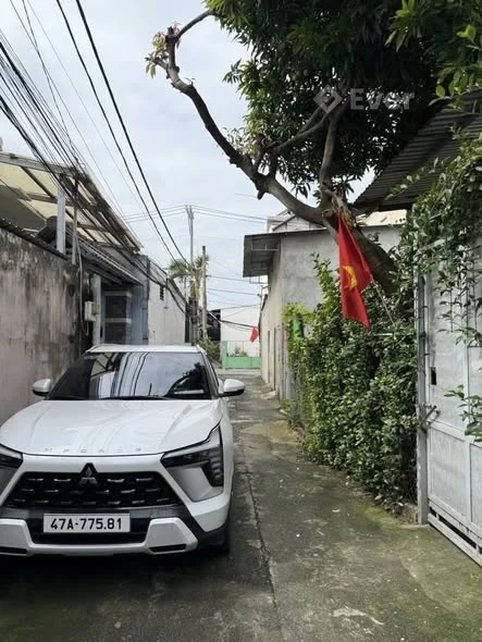 4ty6 .Nhà 2 tầng sát hẻm xe hơi , đường Lã Xuân Oai. Tăng Nhơn Phú