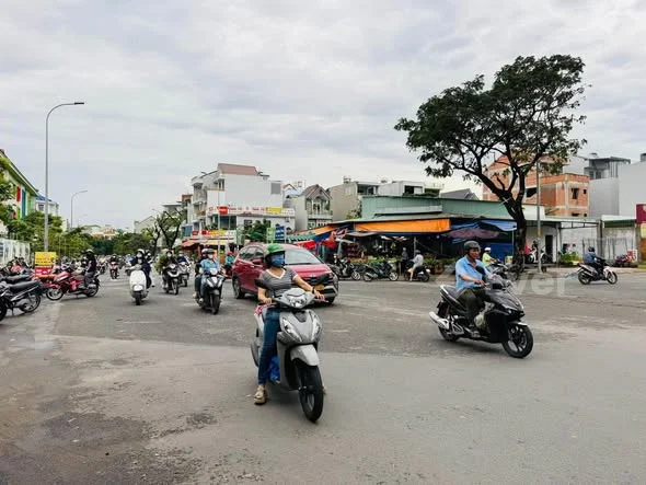 ĐẤT MẶT TIỀN KINH DOANH| DIỆN TÍCH 215M2| 180M2 THỔ CƯ| CHỈ 50TR/M2- 10TỶ8 CÒN THƯƠNG LƯỢNG