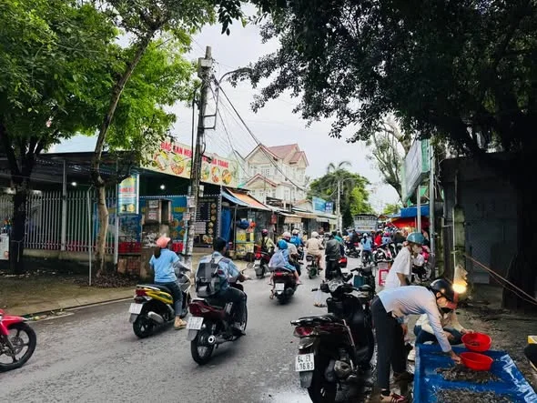 ĐẤT MẶT TIỀN KINH DOANH| DIỆN TÍCH 215M2| 180M2 THỔ CƯ| CHỈ 50TR/M2- 10TỶ8 CÒN THƯƠNG LƯỢNG