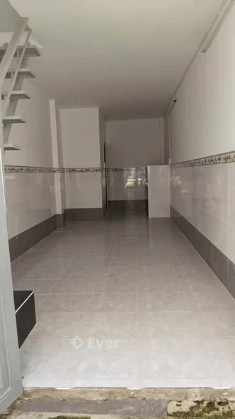 Còn 1can 3m/8m 1 lẩu đổ suốt. Chợ gấu.Hóc Môn. DTSD 56m co thể ngăn 2pn