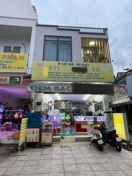 Gia Đình Tôi cần bán gấp căn nhà mặt tiền Đường Đoàn Nguyễn Tuấn,Chợ Hưng Long, Huyện Bình Chánh