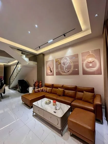 TẠI SAO CĂN NHÀ NÀY ĐÁNG ĐẦU TƯ? DIỆN TÍCH KHỦNG: 121.83m² đất. Không gian sống rộng rãi hiếm