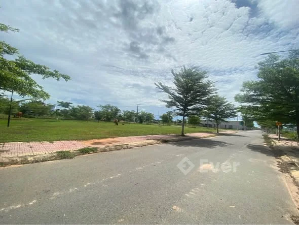 Cần Bán lô Góc 103m2 - 2 mặt tiềnKDC mới thuộc Phường Hàm Thắng - 990 triệu - 103m²