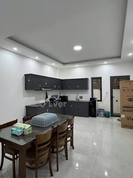 Bán nhà mới xây Nguyễn Hoàng, P. Langbiang, Đà Lạt:- Diện tích đất 90 m²