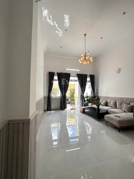 Bán nhà Trương Văn Hoàn, P. Lâm Viên (P.9 cũ), Đà Lạt:- Diện tích 61 m2 (ngang 4,6 m)