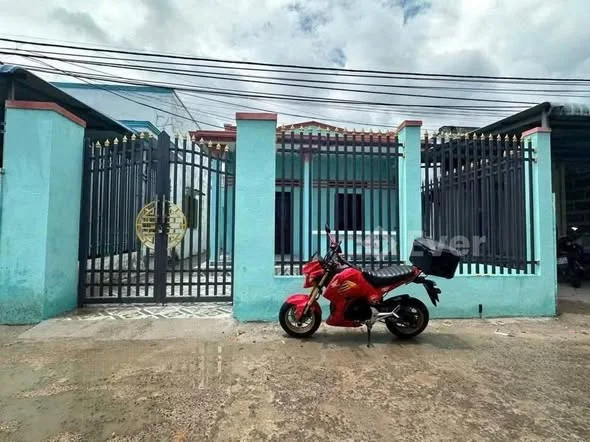 Bán căn nhà cấp 4 diện 148m2 full thổ cư-vị trí đẹp,Ngay trung tâm thị trấn phú long cũ