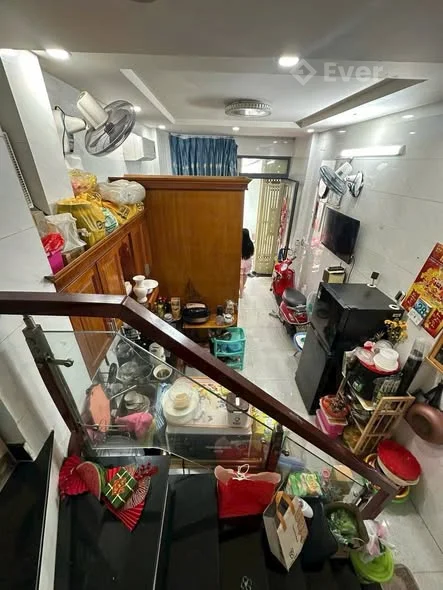 Địa Chỉ: Võ Văn Kiệt, Phường 5, Quận 5 Diện tích: 3,1 x 8m (CN 23m²) Kết cấu: 3 Tầng - 3PN 3WC