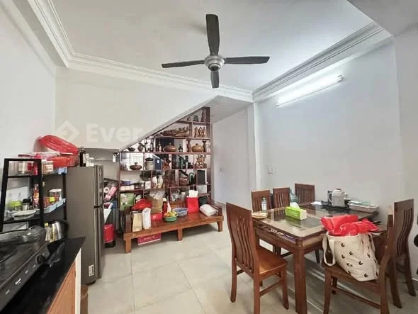 DT: 58/60 m2 Kết cấu: 2 tầng BTCT, 2PN, 3WC, PK, bếp, sân xe, giếng trời. Tặng full nội thất gỗ - 5,2 tỷ - 60m²