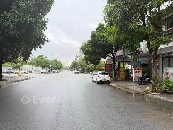 𝐍HÀ SIÊU Đ𝐄̣𝐏 𝐆𝐈Á ÊMTRỤC CHÍNH KINH DOANH GẦN CHỢ ĐỘNG VỆ ĐƯỜNG 12M VỈA HÈ 5M