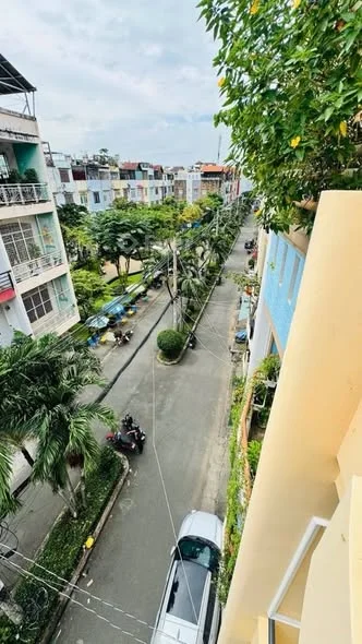 Nhà mặt tiền đường số Cao Lỗ xe hơi ngủ trong nhà. Diện tích 4m × 16m sổ vuông vức không bị lộ giới