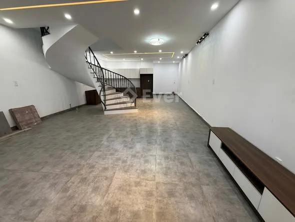 Cần bán nhà Mai Anh Đào Diện tích : 112m / Giá 3 , 8 tỷ __ _Ngang 5,6m nở hậu _Pháp lý sổ riêng mua