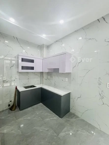 MỚI Nhà 3 lầu 17m2 nở hậu không lộ giới đường Huỳnh Thiện Lộc quận Tân Phú giáp quận 11