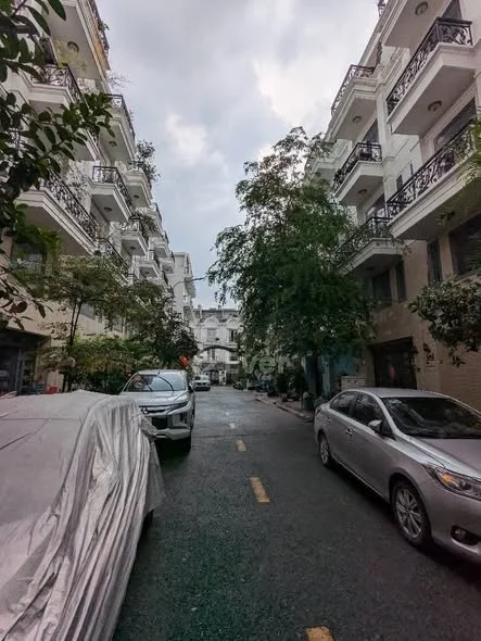 Bán Thạnh Xuân 24 quận 12Dt: (4,53x12m) gồm 1trêt 1lửng 2 lầu sân thượng trước sau