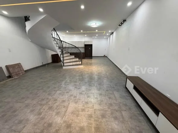 Bán Nhà 1 Trệt, 1 Lầu 4 Tỷ 2 tại Đà Lạt - 𝐕𝐢̣ 𝐓𝐫𝐢́ : Phường Lâm Viên, Ngay Trung Tâm TP