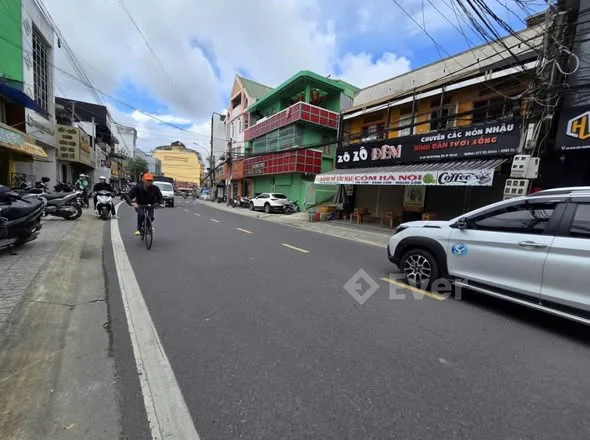 BÁN ĐẤT TẶNG NHÀ 3 MẶT TIỀN KINH DOANH ĐƯỜNG HAI BÀ TRƯNG – P6, ĐÀ LẠT • Giá bán: 18.5 tỷ VND • Diện