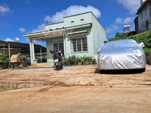 Bán nhà 307m2 .Sổ riêng thổ cư 100% .Sân đậu 2 chiếc ô tô Vị trí xuân thọ tp đà lạt - 3,8 tỷ - 307m²