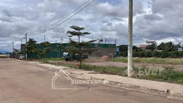 ĐẤT MẶT TIỀN ĐƯỜNG NGUYỄN VĂN CỪ – KẾ BÊN HỒ NAM SƠN DT: 5x29,36 (147,5m²) Full Thổ cư Sổ hồng riêng