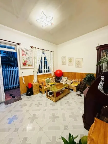 . .Nhà Sổ Xây Dựng Xô Viết Nghệ Tĩnh p7 Đà Lạt Giá 2tỷ250tr ( còn thương lượng )