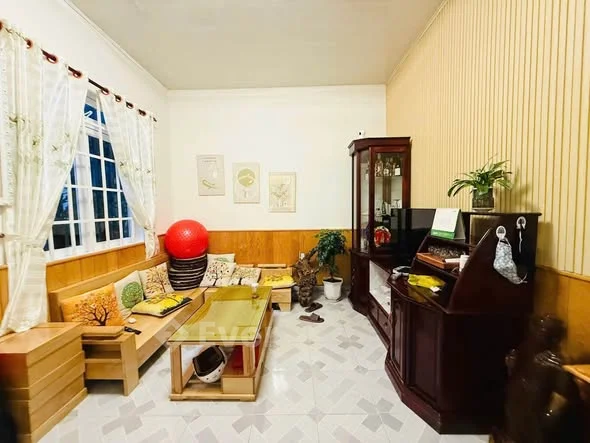 . .Nhà Sổ Xây Dựng Xô Viết Nghệ Tĩnh p7 Đà Lạt Giá 2tỷ250tr ( còn thương lượng )