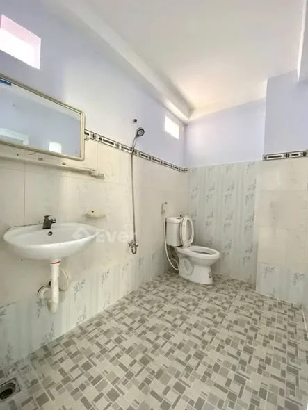 NHÀ CÁCH MẠNG THÁNG TÁM 64m2, Phường 13 Quận 10.+ Hiện trạng nhà trệt 2 lầu có 6Pn, 6WC