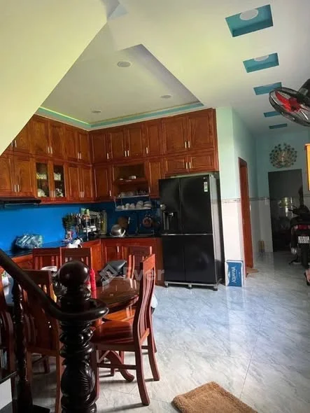 Nhà Mặt Tiền Nhựa Xuân Thới Sơn , HM Diện tích: 5 x 22 Sổ Hồng Riêng 1 Trệt 1 lầu 4 PN , sân Xe Hơi