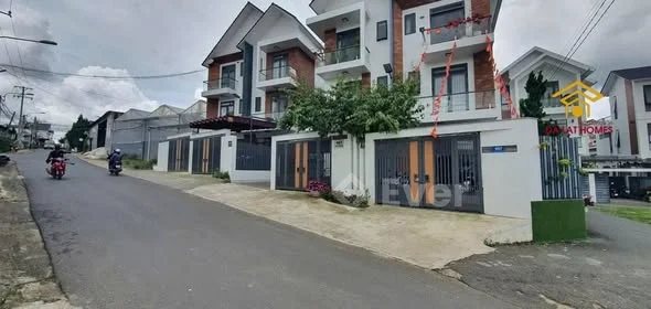 Bán 5 căn nhà hoàn thiện mới, khu dân cư an ninh, làng hoa Thái Phiên 111 Nguyễn Hữu Cầu, P12