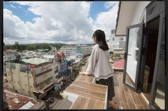 BÁN KHÁCH SẠN MẶT TIỀN BỦI THỊ XUÂN P2 TP ĐÀ LẠT - Vị trí: nằm ngay trung tâm TP cách Hồ Xuân Hương