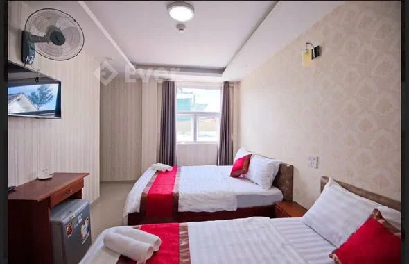 BÁN KHÁCH SẠN MẶT TIỀN BỦI THỊ XUÂN P2 TP ĐÀ LẠT
- Vị trí: nằm ngay trung tâm TP cách Hồ Xuân Hương