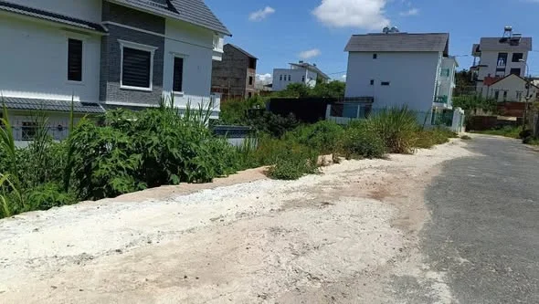 * Đất biệt thự đường Trần Đại Nghĩa, p8, Tp Đà Lạt.- DT: 213m2 (ODT: 200m2). MT: 10m