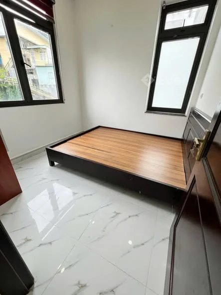 Cho thuê căn hộ đường Ngyễn An Ninh Gồm 2 pn 1 bếp vs tầng 3 có thang máy