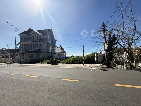 Cần bán lô đất siêu đẹp tặng toạ lạc mặt tiền đường Khởi Nghĩa Bắc Sơn p. Xuân Hương Đà Lạt