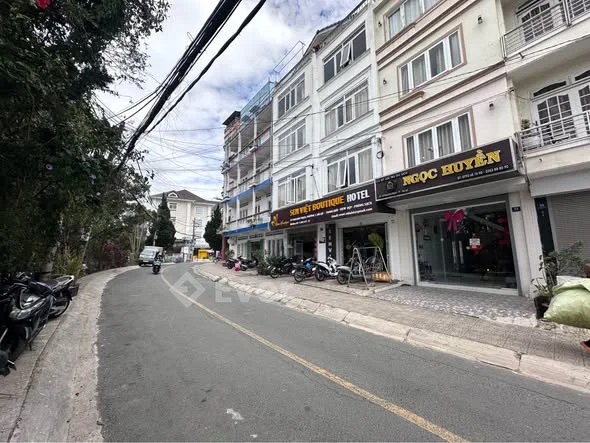 Cần bán căn nhà trung tâm phố mặt tiền đường Phan Như Thạch p1