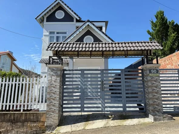 Villa hẻm ô tô lớn – Hoàng Hoa Thám, Đà Lạt Tìm một căn nhà vừa đẹp – vừa yên tĩnh – vừa tiện vào tr