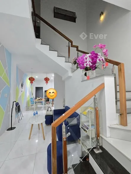 Nhà mới lung linh 2 phòng ngủ, gần biển Nguyễn Tất Thành