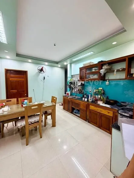 Cần bán nhà 3 tầng lên nhà số 112 đường Trần Quý Khoách-Đà Nẵng Vị trí: Gần Hồ Tùng Mậu, gần biển, đ