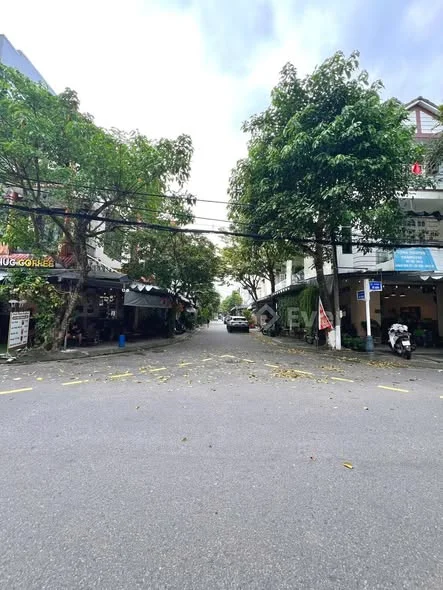 Nhà C4 gác lửng đẹp đường Bàu Tràm 2 nằm kế bên Trường Đại Học Ngoại Ngữ - vị trí siêu trung tâm TP