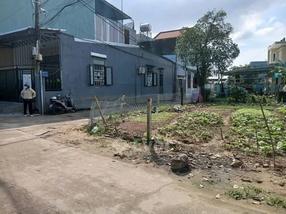 Lô 2 mặt kiệt (kiệt 5m5 và kiệt 4m)Phong Nam - Phường Hòa Xuân - Đà Nẵng.