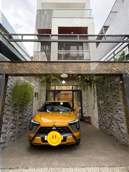 SIÊU VIP NHÀ 3,5 TẦNG MẶT TIỀN ĐƯỜNG NƠ TRANG LONG NGAY LÊ THANH NGHỊ GIAO XÔ VIẾT NGHỆ TĨNH